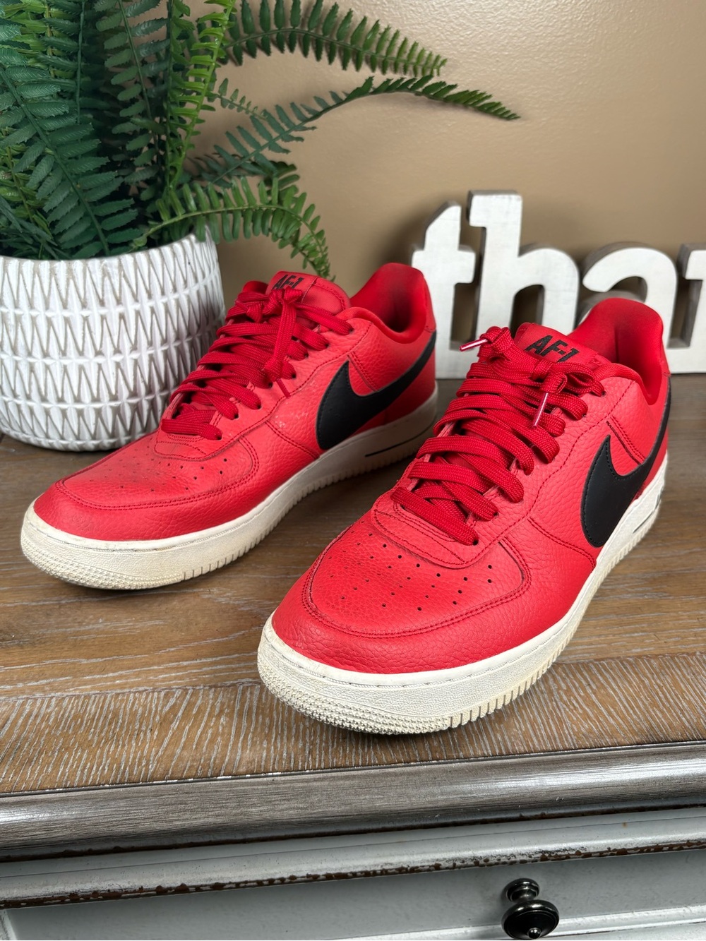 Nike Air Force 1 Statement Game NBA
University Red/Black size 11.5
823511-604 - Picture 2 of 10